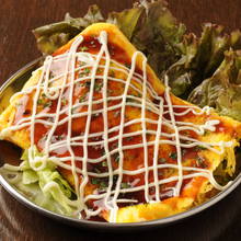 Tonpei-yaki (stir-fried cabbage and meat topped with egg)