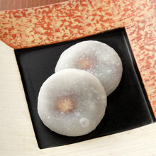 Daifuku (rice cake with red bean paste filling)