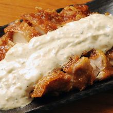 Fried chicken with vinegar and tartar sauce