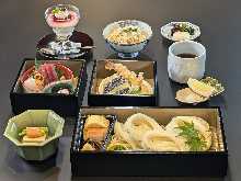 Udon with seasonal vegetable tempura (Only week days)