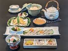 Thinly sliced sea bream sashimi set (Only week days)