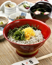 Boiled whitebait rice bowl