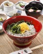 Baby sardine rice bowl