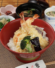 Seafood and vegetable tempura rice bowl