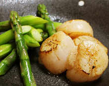 Grilled scallop with butter