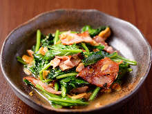 Stir-fried spinach and garlic