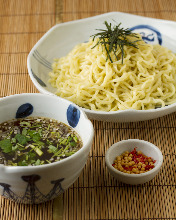 Ramen noodles with dipping sauce