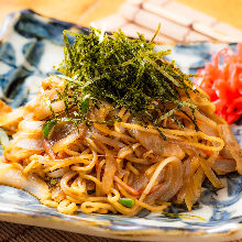 Yakisoba noodles with sauce