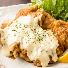 Fried chicken with vinegar and tartar sauce