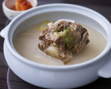 Gomtang soup