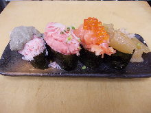 Gunkan sushi rolls