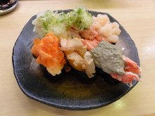 Gunkan sushi rolls