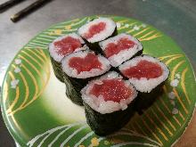Tuna sushi rolls