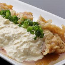 Fried chicken with vinegar and tartar sauce