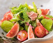 Salad of dry-cured ham and seasonal vegetables