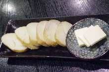 Steamed potatoes with butter