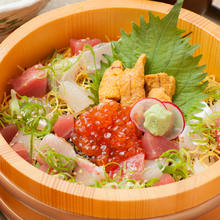 Chirashi sushi