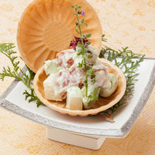 Tuna and avocado with mayonnaise dressing