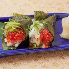 Negi toro (minced tuna with green onions) sushi rolls