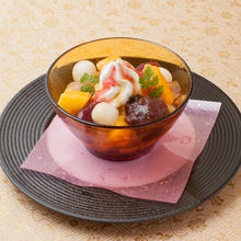 Anmitsu (agar gelatin with fruits, sweetened red beans and sweet red bean paste)