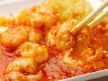 Stir-fried shrimp in chili sauce