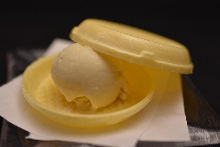 Monaka ice cream