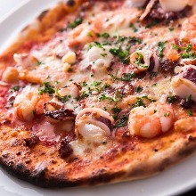 Pescatora pizza