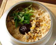 Simmered manila clam pot rice (Asari kamameshi)