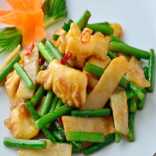 Stir-fried squid and garlic scapes