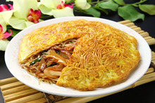 Yakisoba noodles with seafood