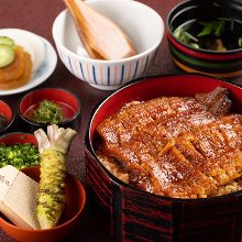 Chopped kabayaki eel on rice