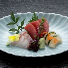 Assorted sashimi