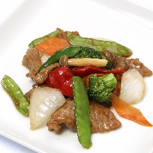 Stir-fried beef with oyster sauce