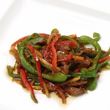 Thinly-sliced, stir-fried beef with green pepper