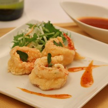 Stir-fried shrimp in chili sauce