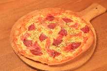 Raw ham pizza