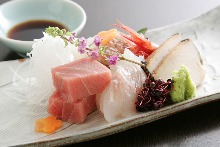 Assorted sashimi