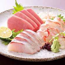 Assorted fresh sashimi(Minimum order from 2 persons)