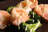 Stir-fried shrimp and broccoli