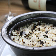 Donabe Gohan (rice in an earthen pot)