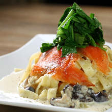 Salmon and mushroom cream pasta