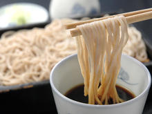 Buckwheat noodles served on a bamboo strainer