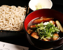 Buckwheat noodles served on a bamboo strainer with duck