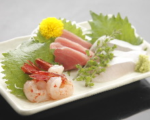 Assorted sashimi