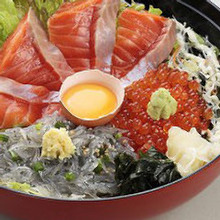 "Oyako" salmon roe and Japanese salmon rice bowl