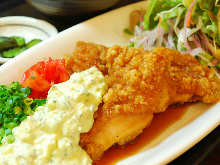 Fried chicken with vinegar and tartar sauce