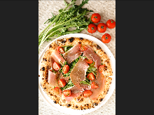 Prosciutto and vegetable pizza