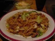 Yakisoba noodles with sauce