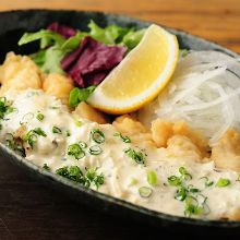 Fried chicken with vinegar and tartar sauce