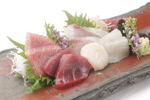 Assorted sashimi